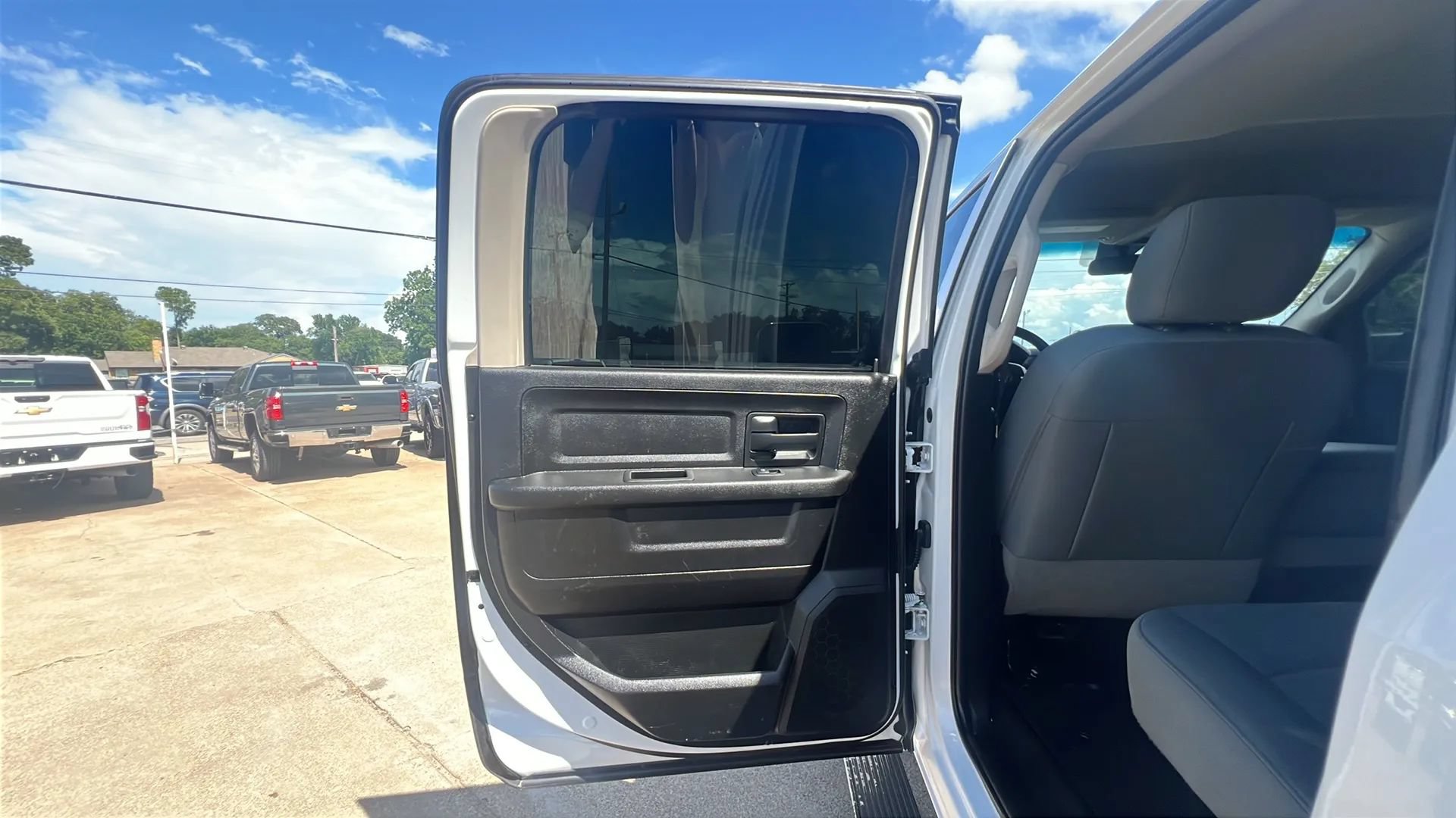 Used 2018 RAM 3500 Tradesman w/ Chrome Appearance Group AWD/4WD image 14
