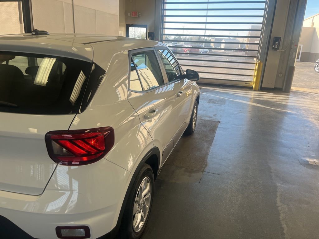 Used 2023 Hyundai Venue SE image 10