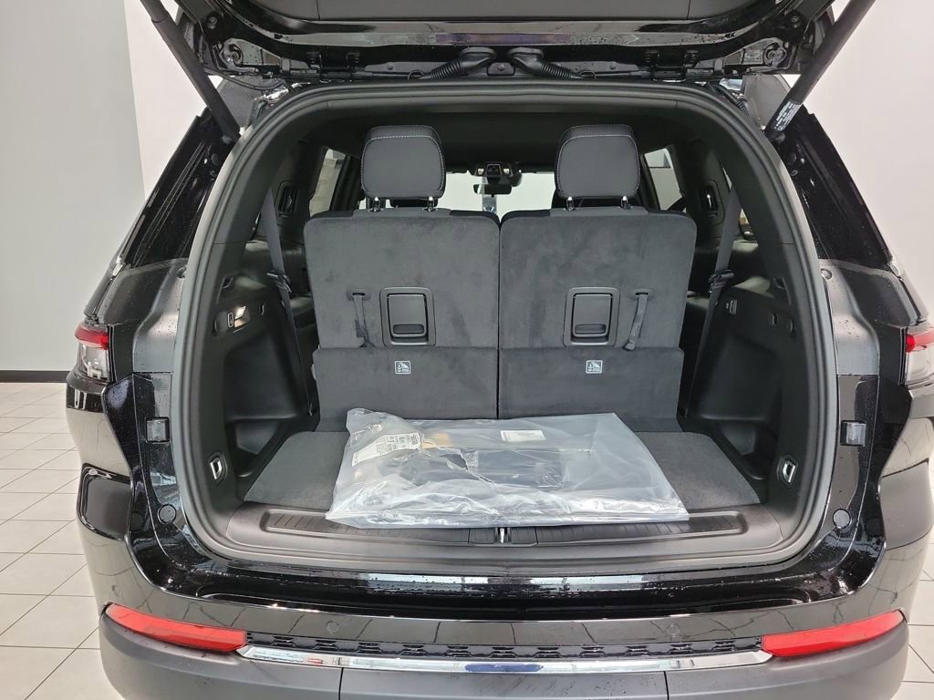 New 2025 Jeep Grand Cherokee L Laredo w/ Luxury Tech Group I image 7