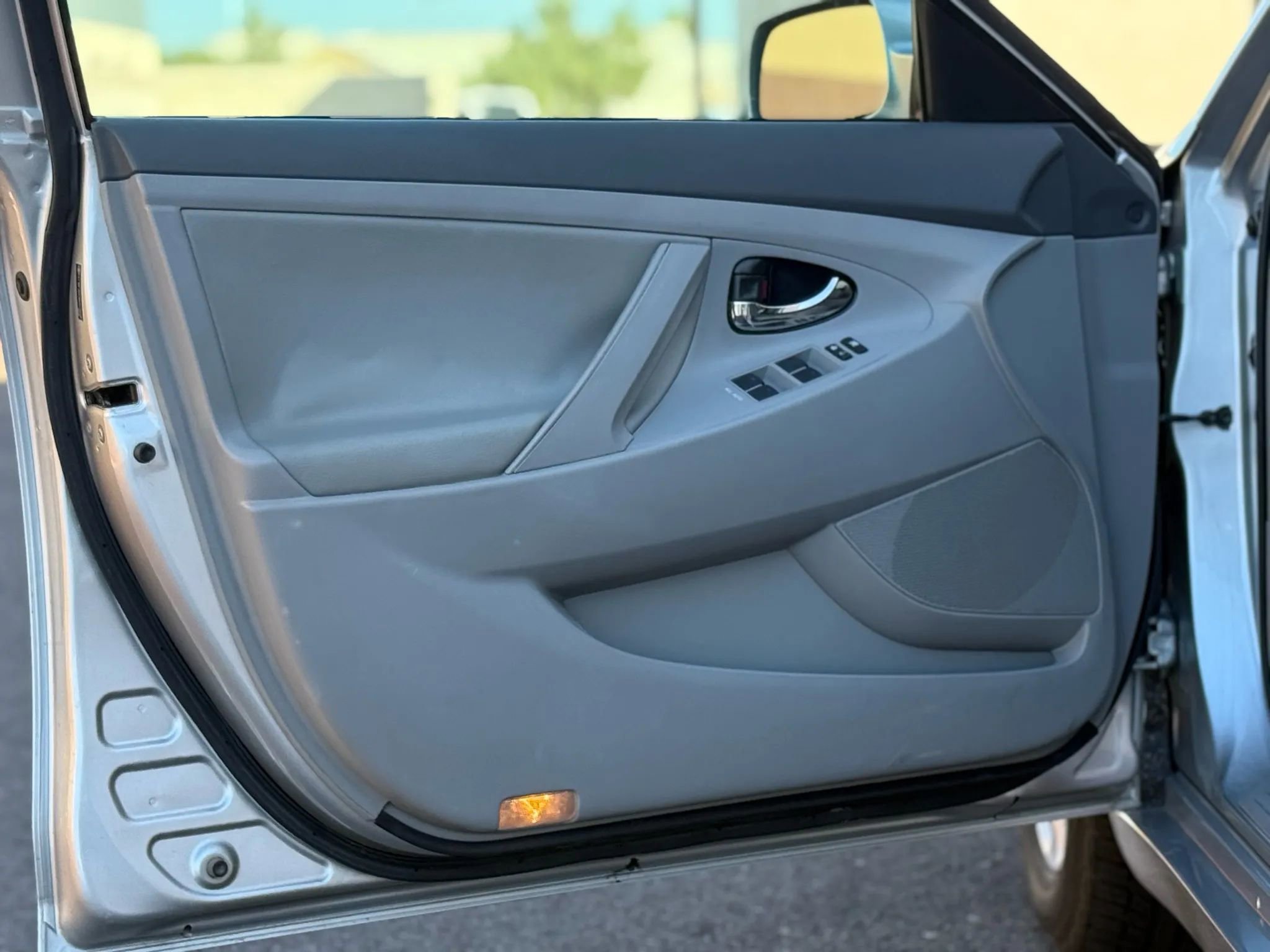 Used 2010 Toyota Camry LE image 22