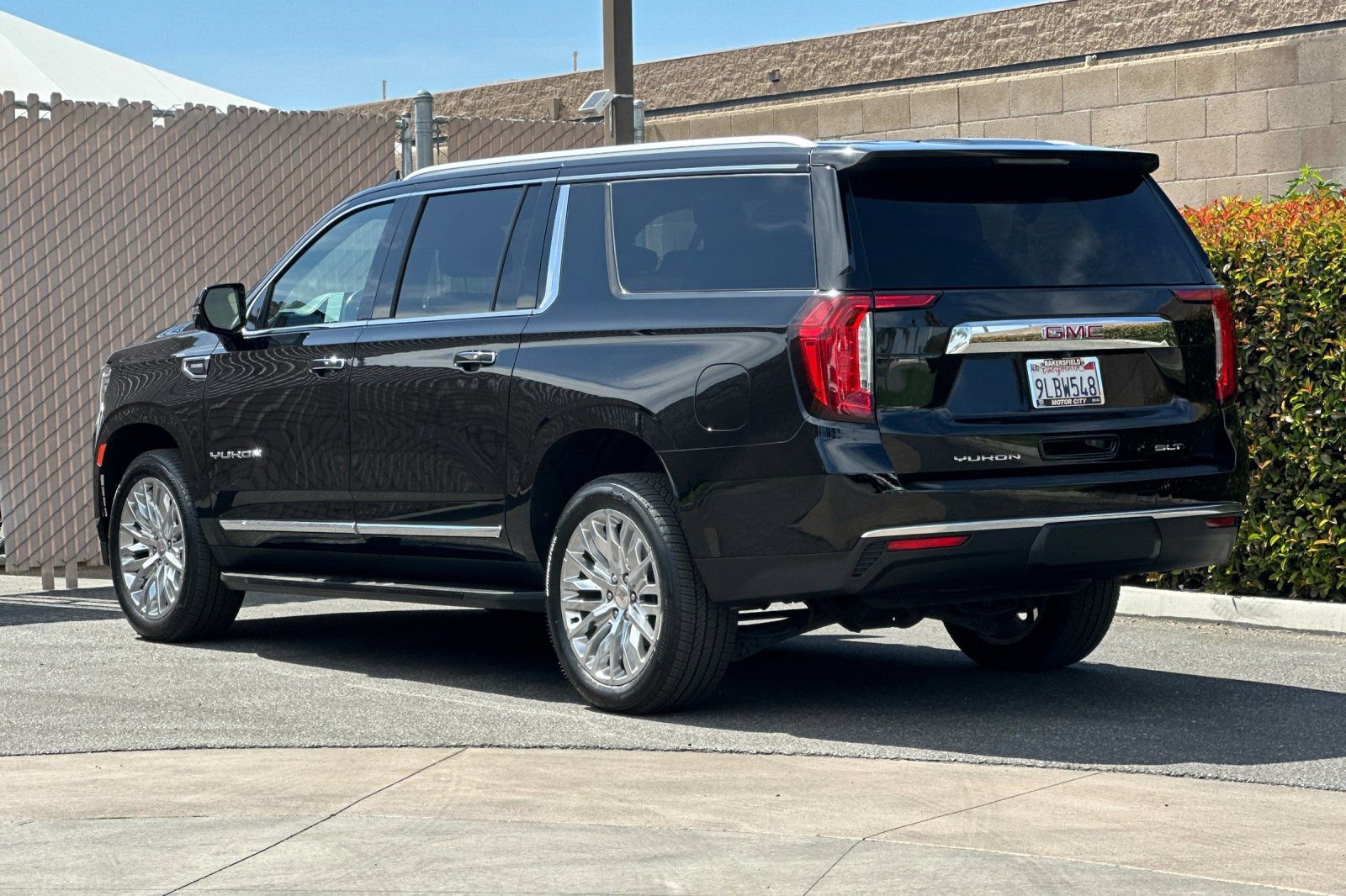 Certified 2023 GMC Yukon XL SLT w/ SLT Premium Package RWD image 6