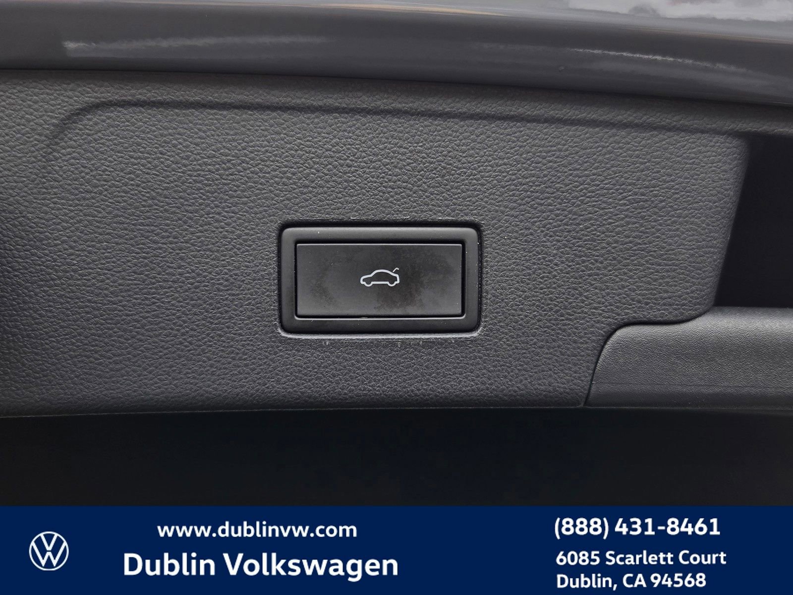 Certified 2022 Volkswagen Atlas Cross Sport SEL R-Line image 26