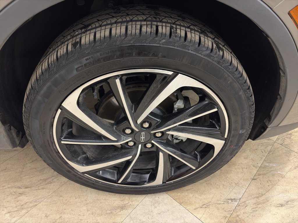 Used 2025 Lincoln Corsair Reserve w/ Rear Removable Package Tray image 9