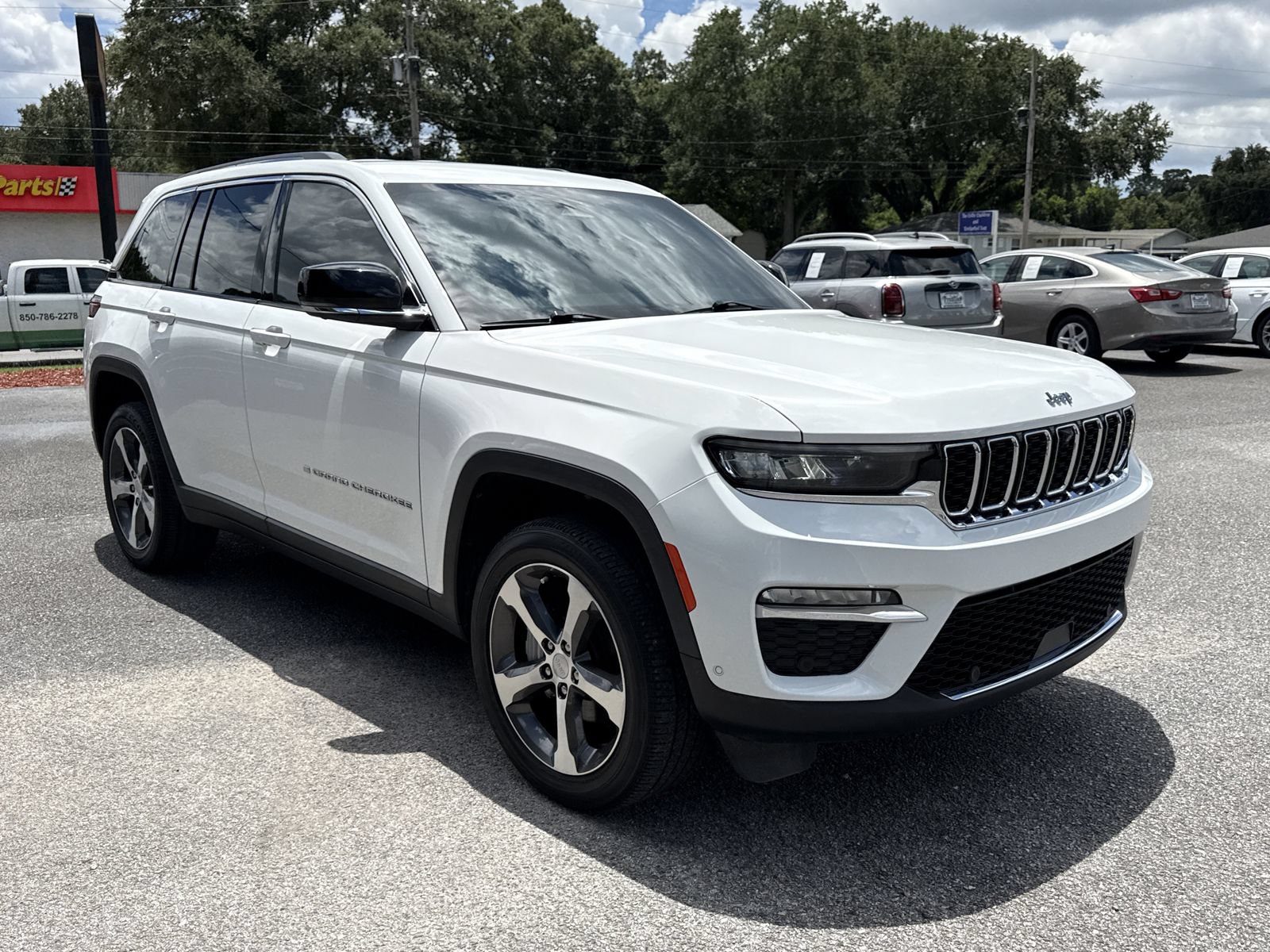 Used 2023 Jeep Grand Cherokee Limited w/ Luxury Tech Group II RWD image 7