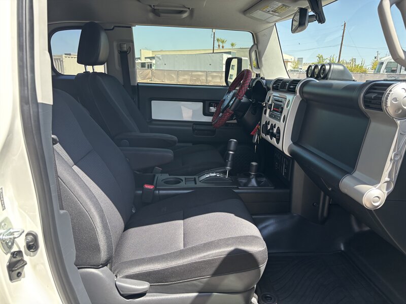 Used 2014 Toyota FJ Cruiser 4WD w/ Upgrade Package image 39