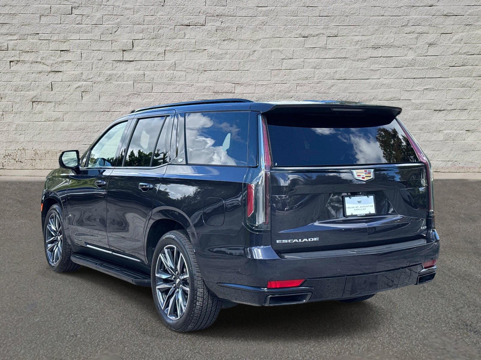 Used 2023 Cadillac Escalade Sport Platinum AWD/4WD image 3