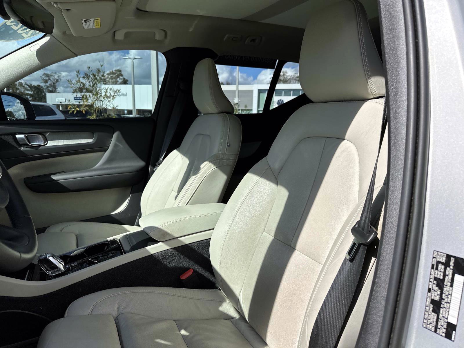 Certified 2023 Volvo XC40 B5 Plus image 21