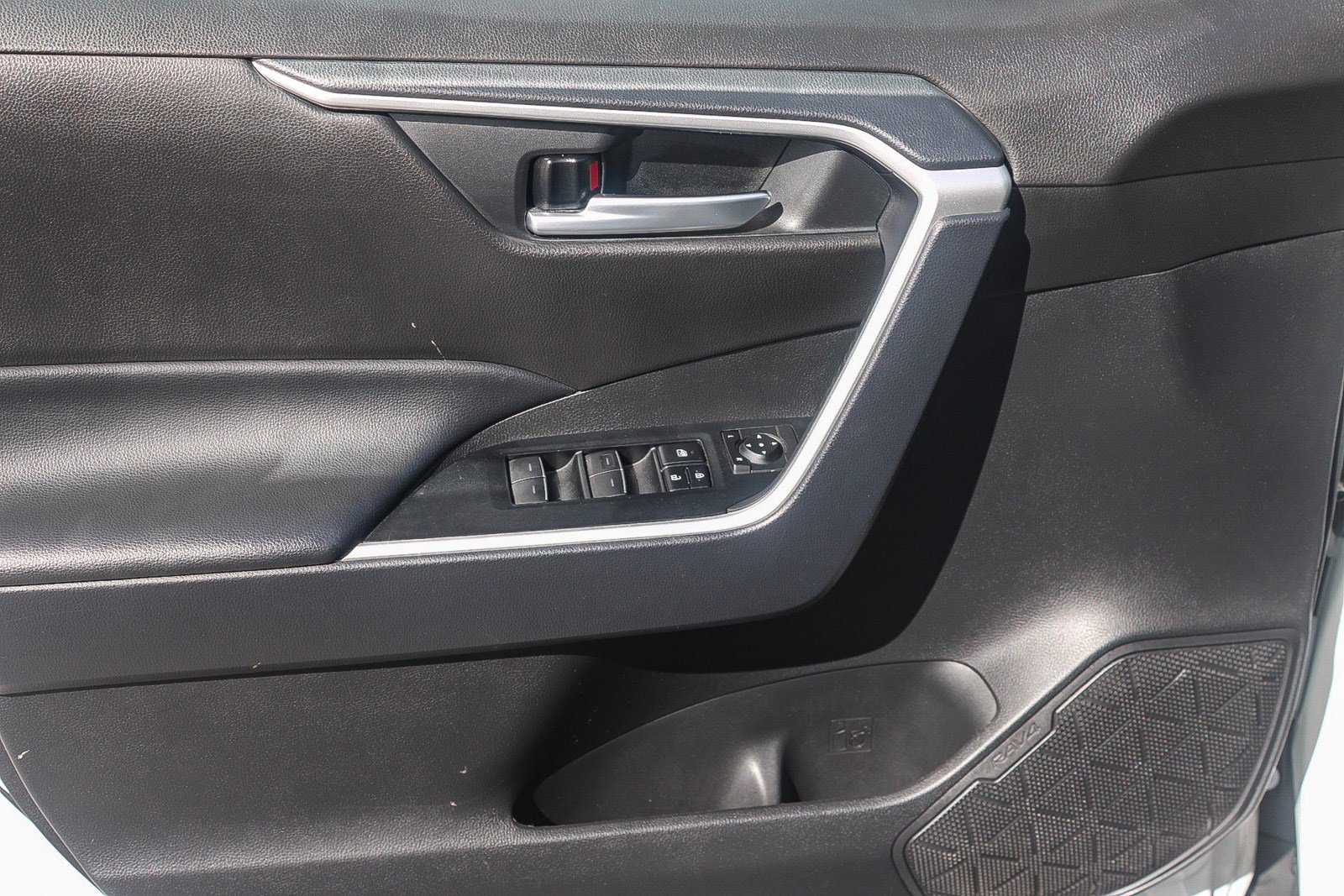 Certified 2024 Toyota RAV4 XLE image 21