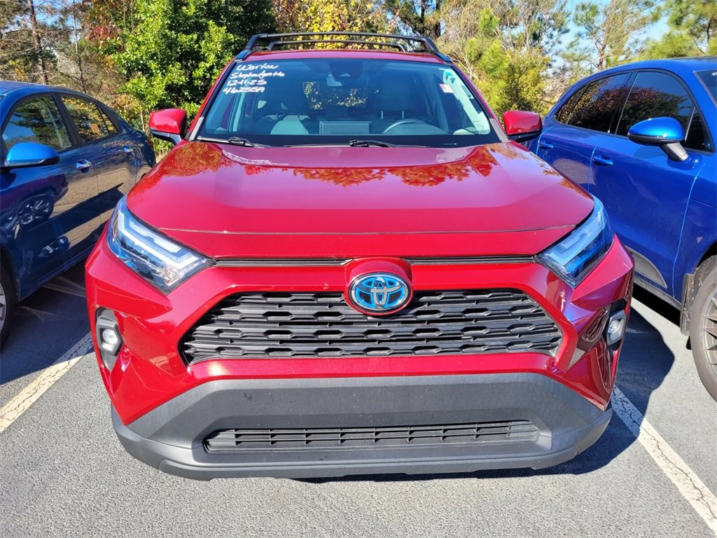 Used 2022 Toyota RAV4 XLE Premium image 2