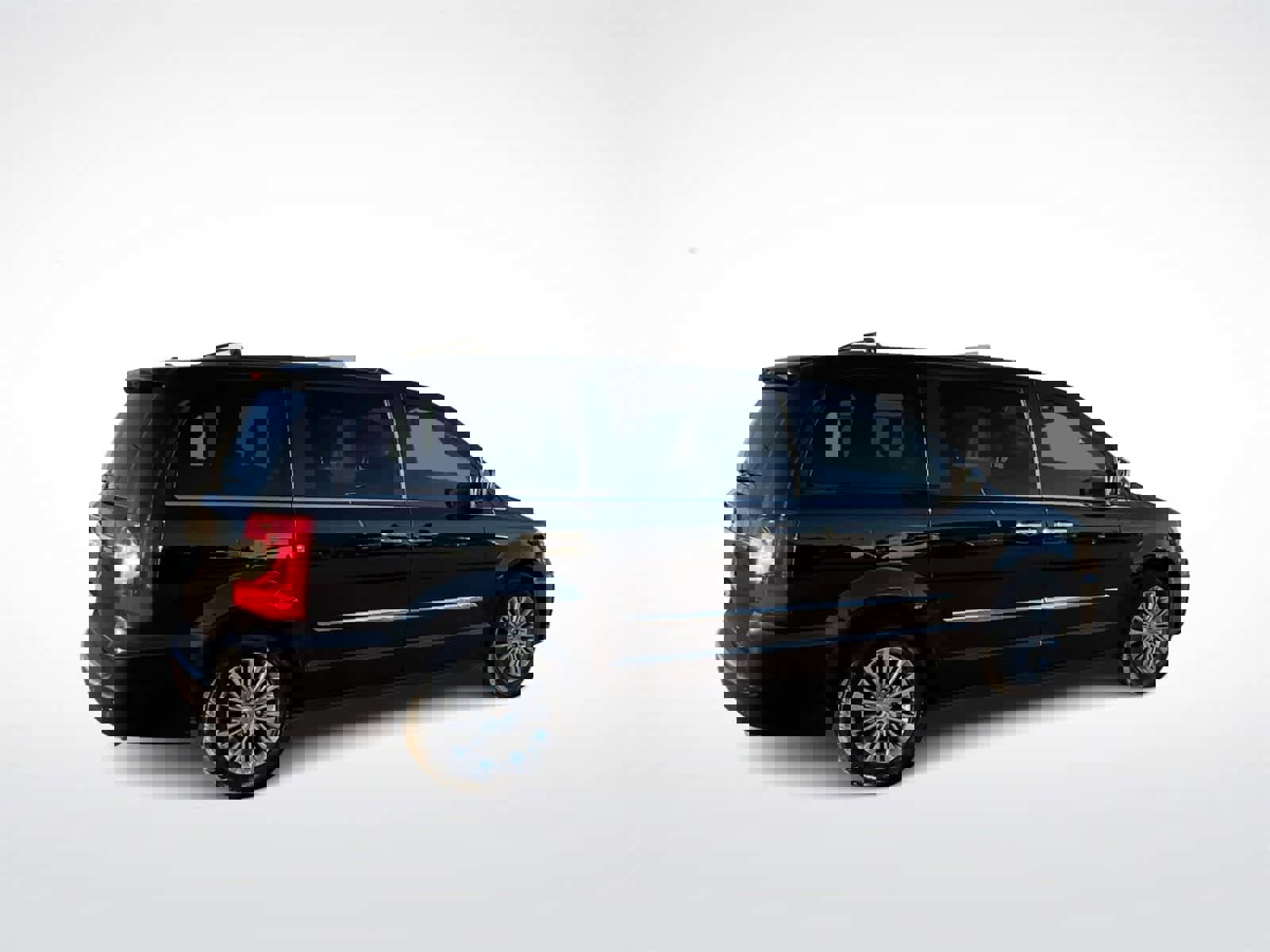 Used 2015 Chrysler Town & Country Touring-L w/ Driver Convenience Group image 8