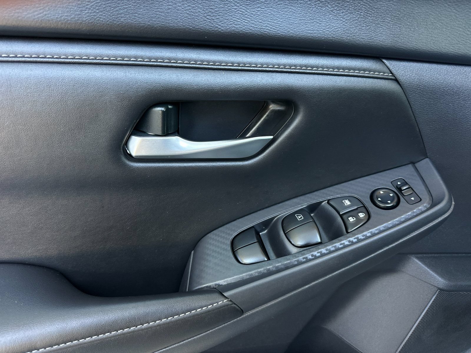 Used 2025 Nissan Sentra SV FWD image 10