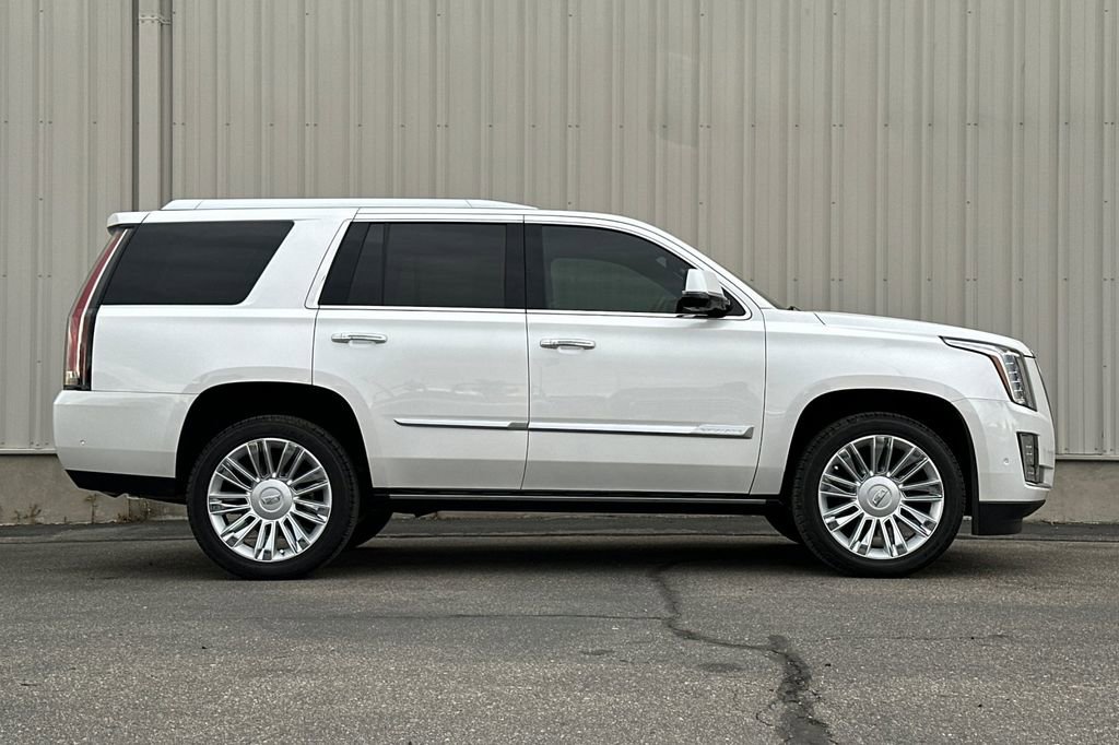 Used 2020 Cadillac Escalade Platinum AWD/4WD image 3