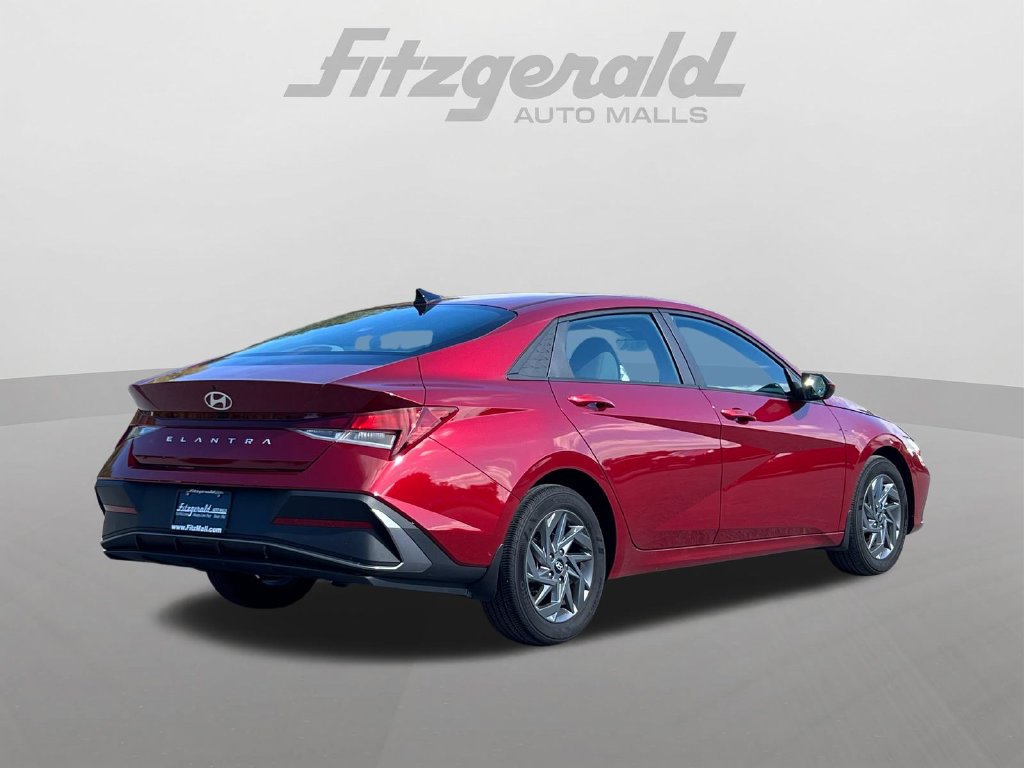 Used 2024 Hyundai Elantra SEL FWD image 8