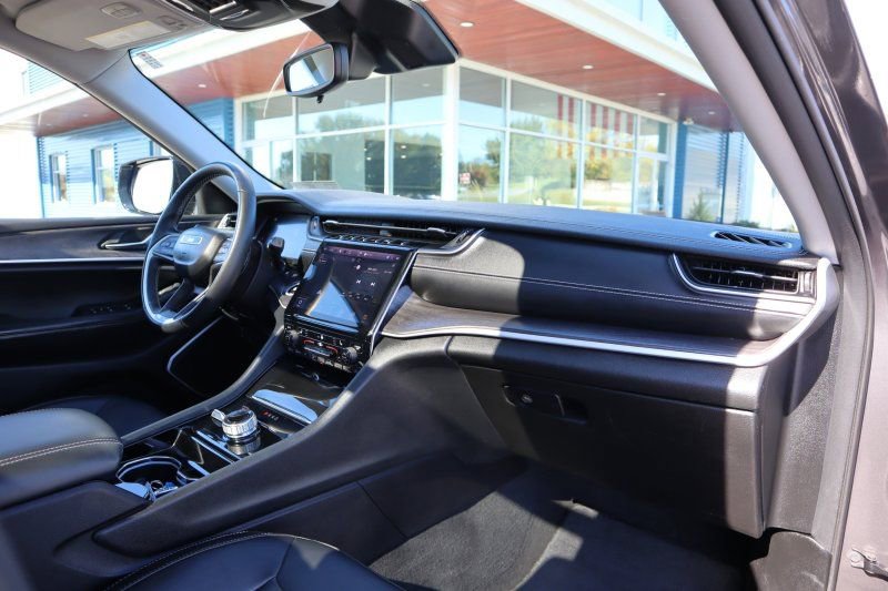 Used 2022 Jeep Grand Cherokee L Limited image 24