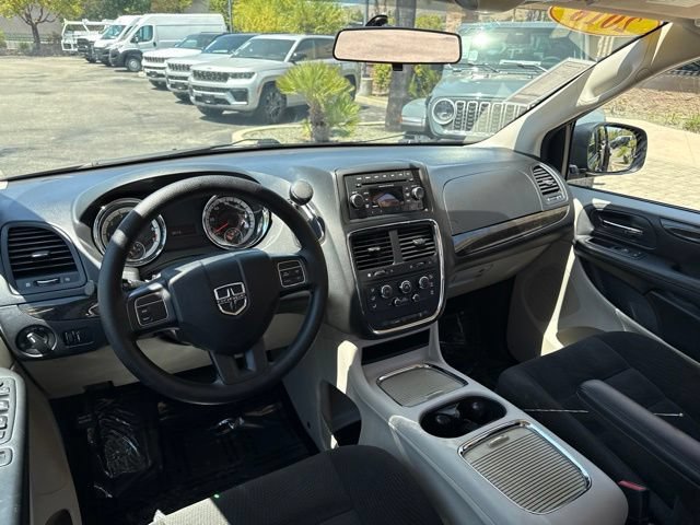 Used 2016 Dodge Grand Caravan SXT FWD image 18