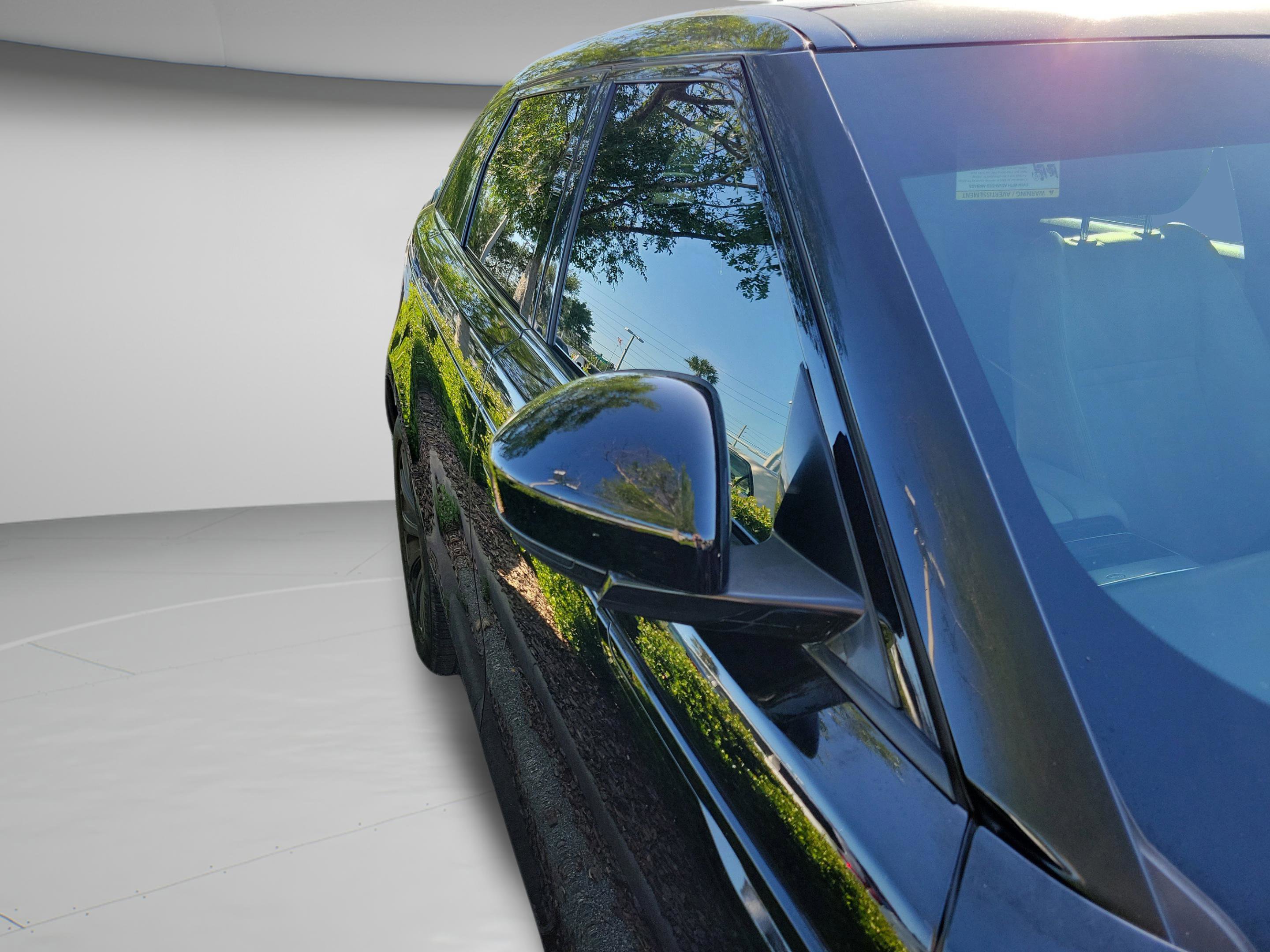 Used 2020 Land Rover Range Rover Velar R-Dynamic S image 12