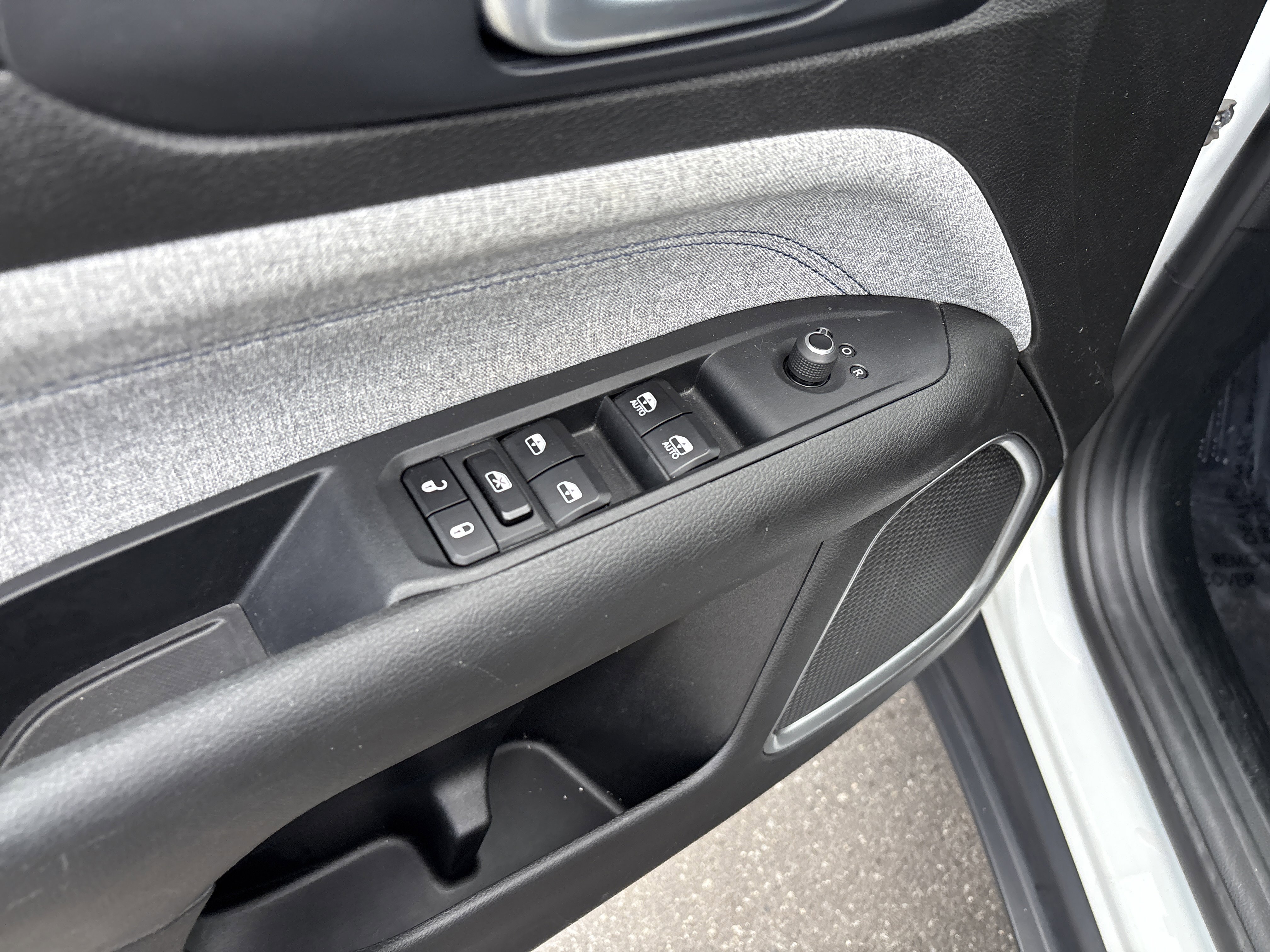 Used 2024 Jeep Compass Latitude AWD/4WD image 16