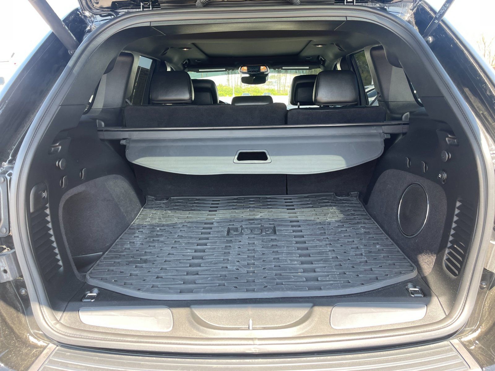 Used 2019 Jeep Grand Cherokee Trailhawk w/ Trailhawk Luxury Group image 17