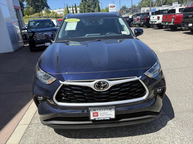 Certified 2021 Toyota Highlander XLE AWD/4WD image 11
