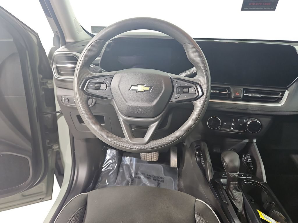 Used 2025 Chevrolet TrailBlazer LS w/ LS Convenience Package AWD/4WD image 14