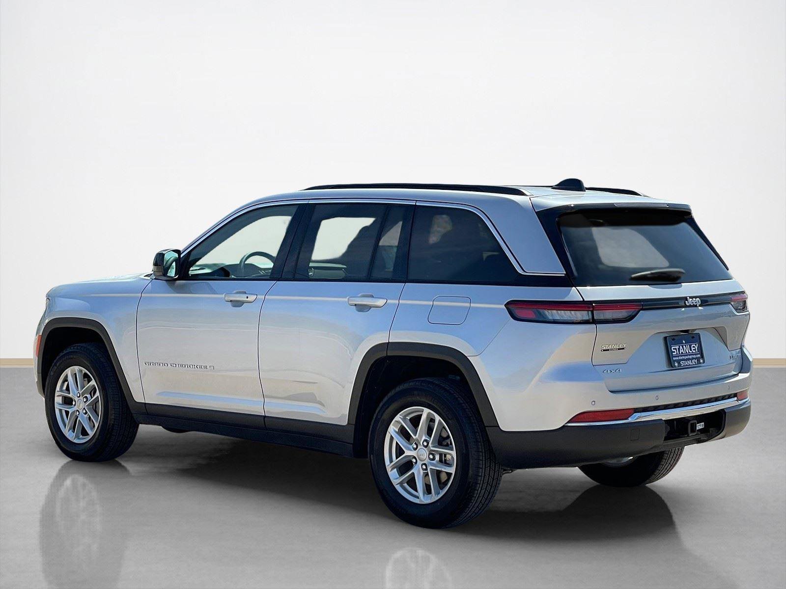 Certified 2025 Jeep Grand Cherokee Laredo X w/ Trailer Tow Package image 6