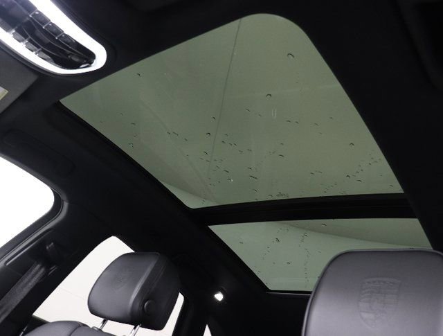 Used 2025 Porsche Macan image 16