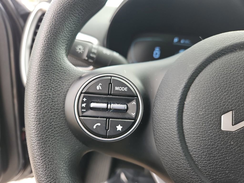Used 2025 Kia Soul LX w/ LX Technology Package FWD image 20