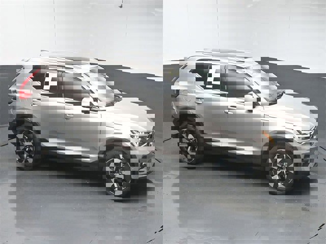 Certified 2024 Volvo XC40 B5 Plus w/ Protection Package Premier image 40