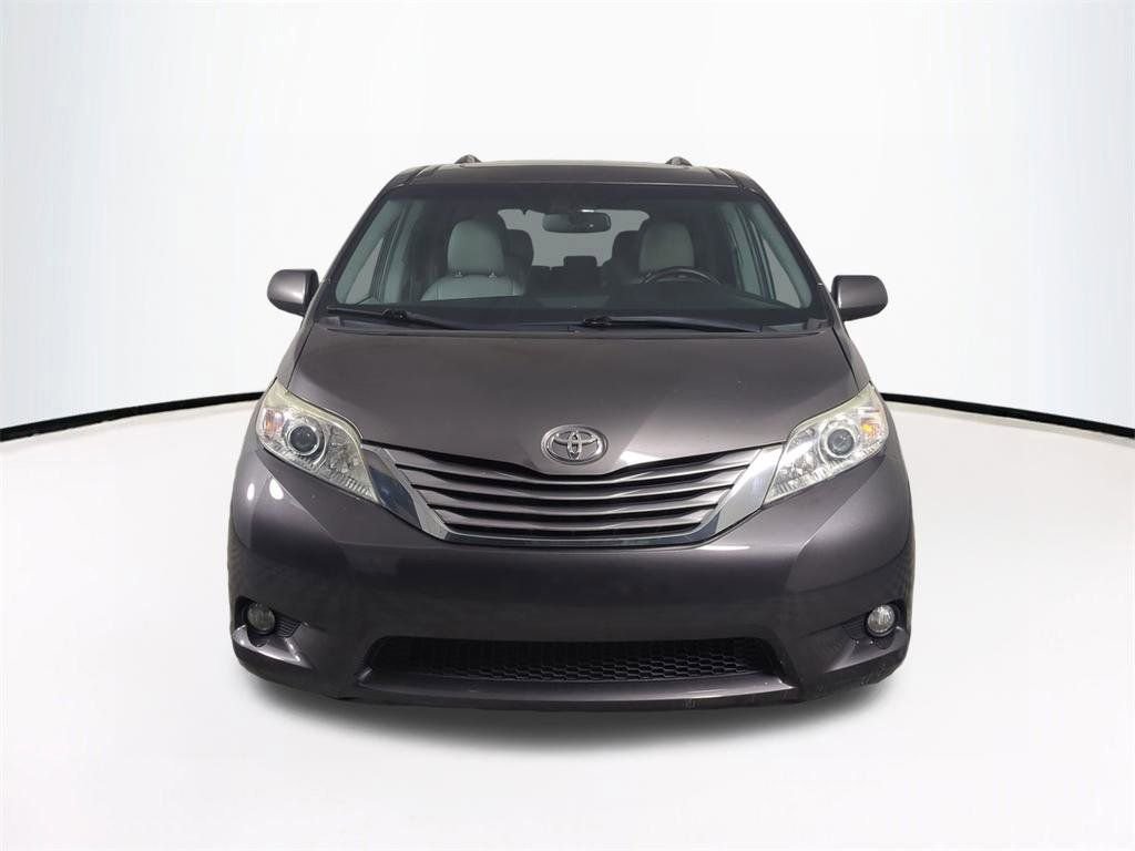Used 2016 Toyota Sienna XLE FWD image 3