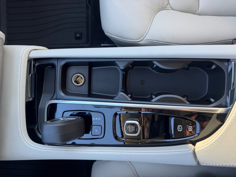 New 2025 Volvo XC90 T8 Plus w/ Protection Package Premier image 20