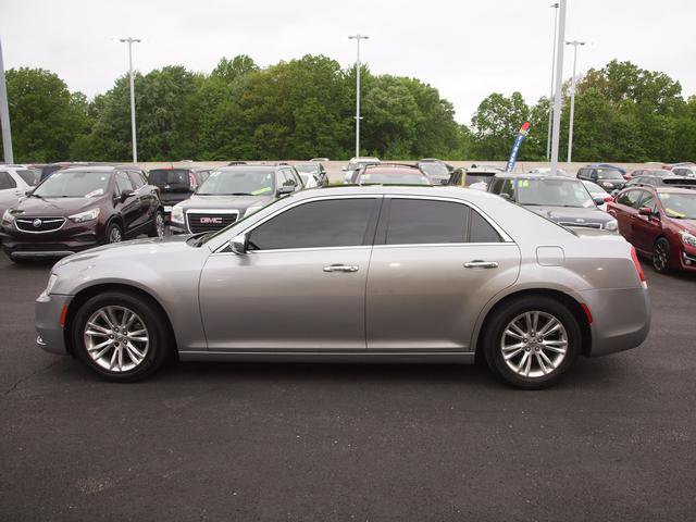 Used 2016 Chrysler 300 C RWD image 3