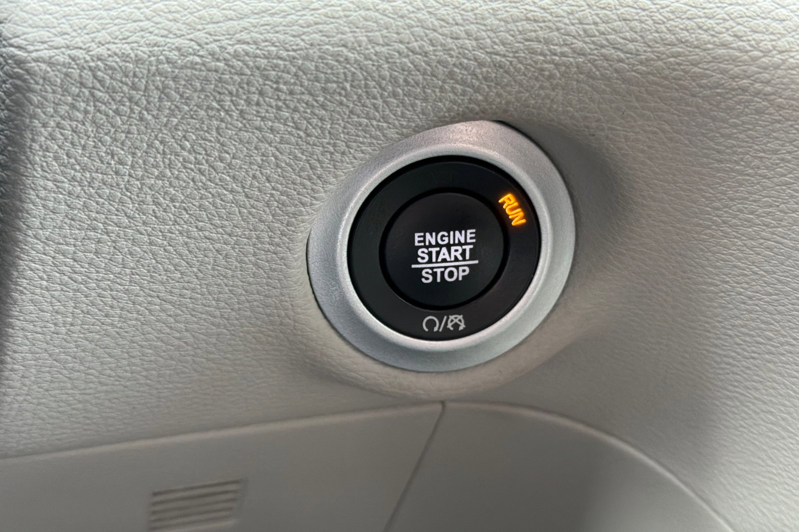 Used 2023 Chrysler Pacifica Limited image 23