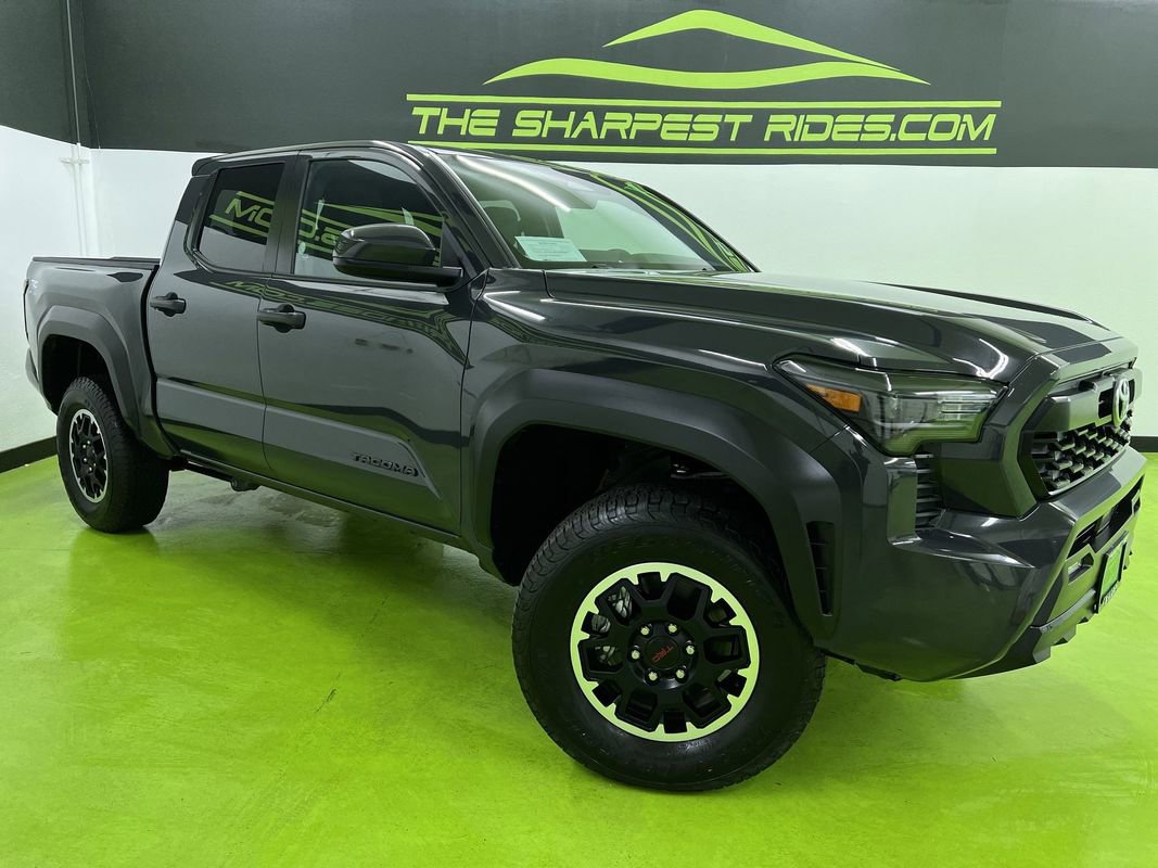 Used 2025 Toyota Tacoma TRD Off-Road AWD/4WD image 1