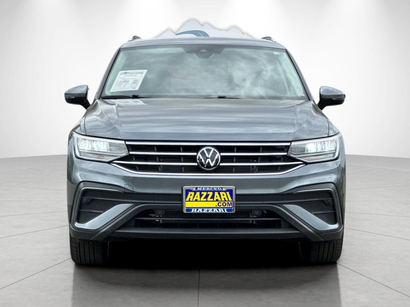 Used 2024 Volkswagen Tiguan SE image 8
