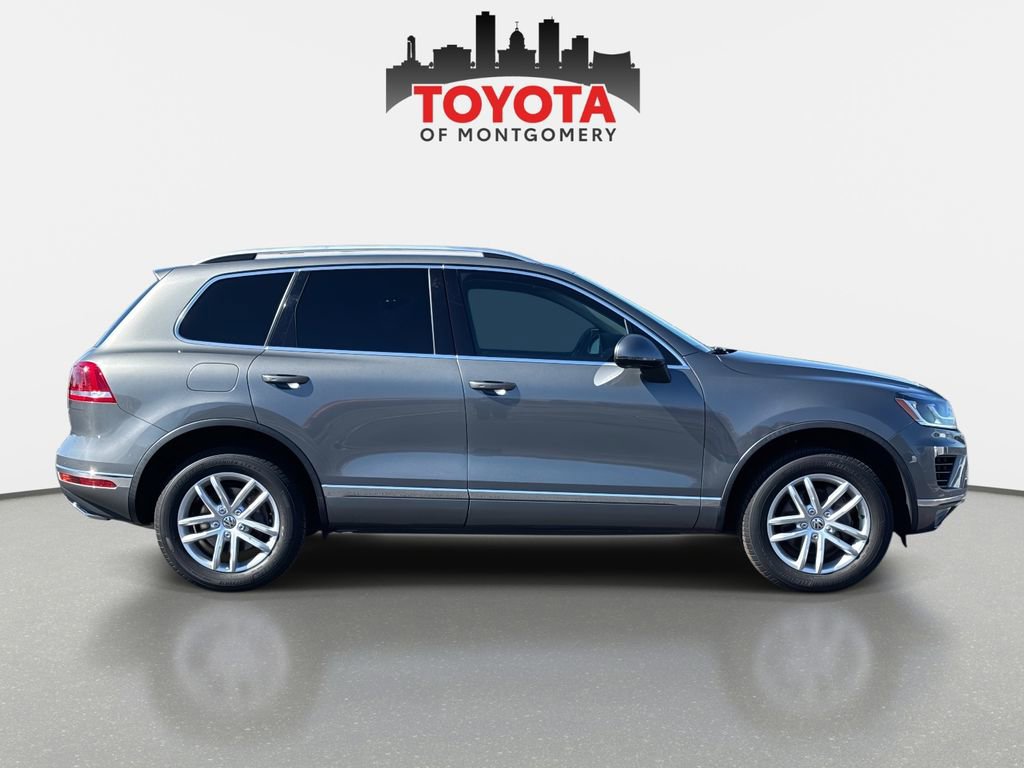 Used 2016 Volkswagen Touareg Sport image 2
