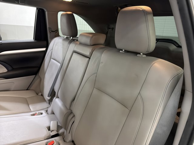 Used 2019 Toyota Highlander XLE w/ Protection Package #3 AWD/4WD image 7