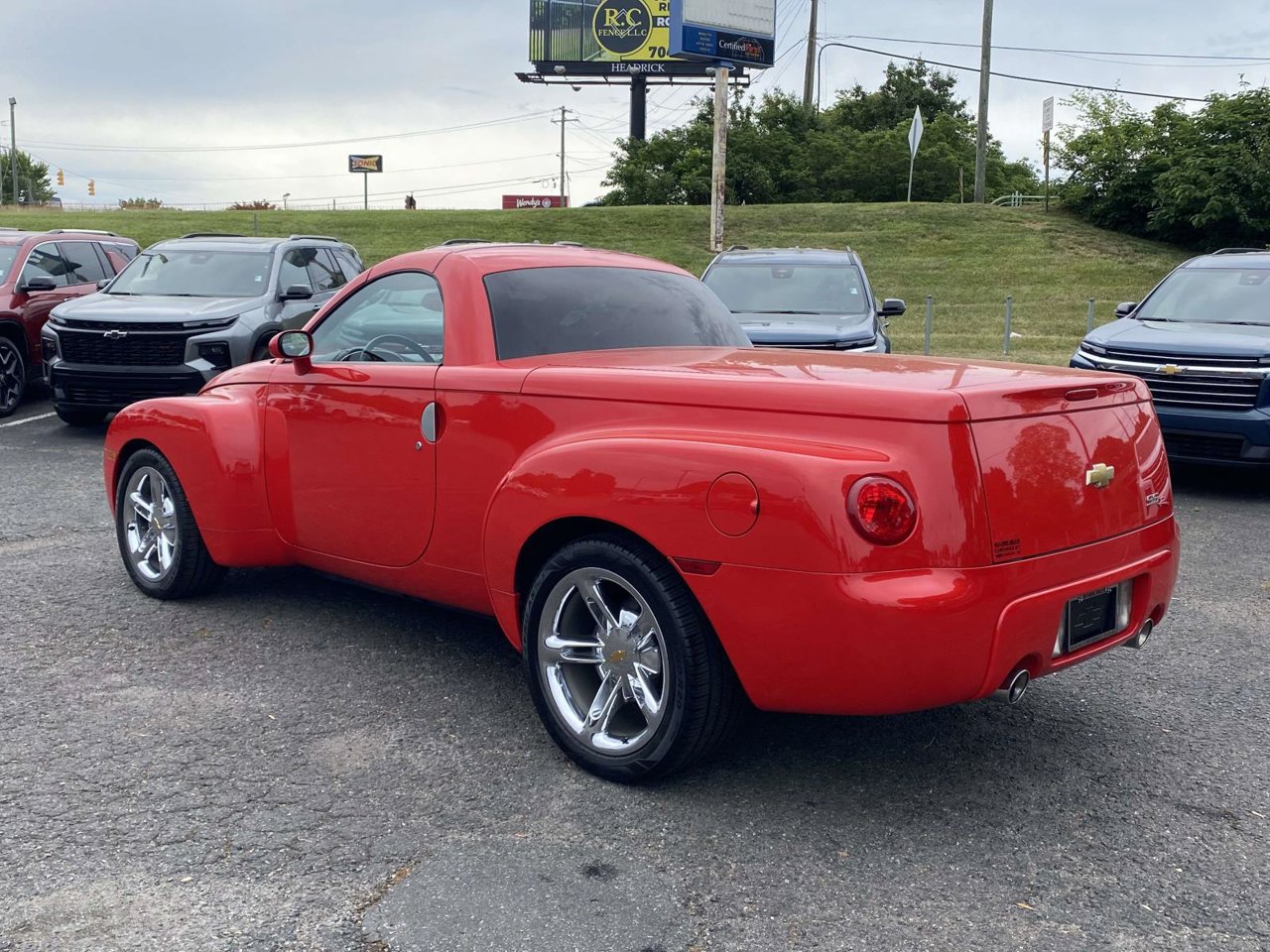 Used 2004 Chevrolet SSR w/ Preferred Equipment Group RWD image 4