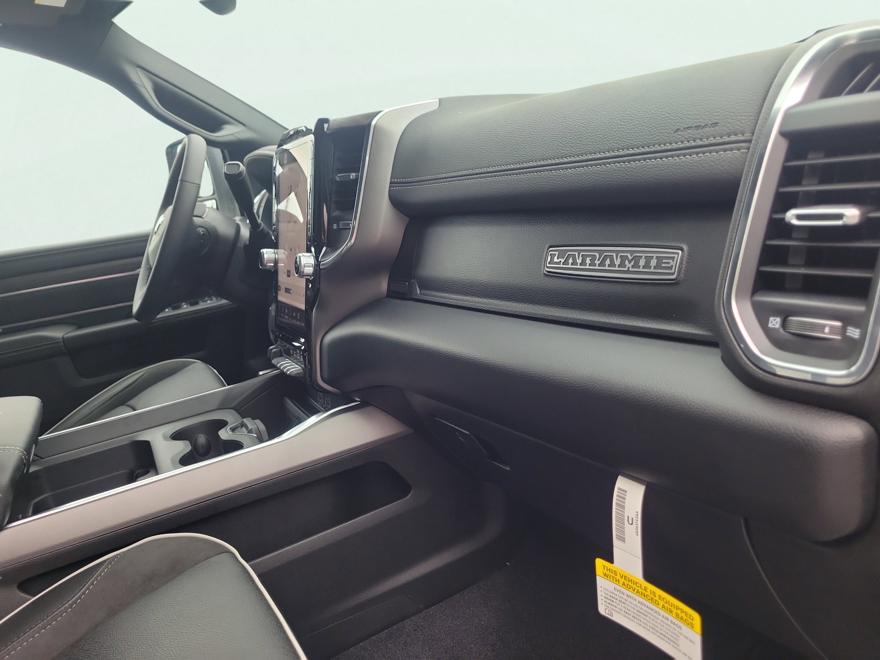 New 2026 RAM 2500 Laramie AWD/4WD image 19