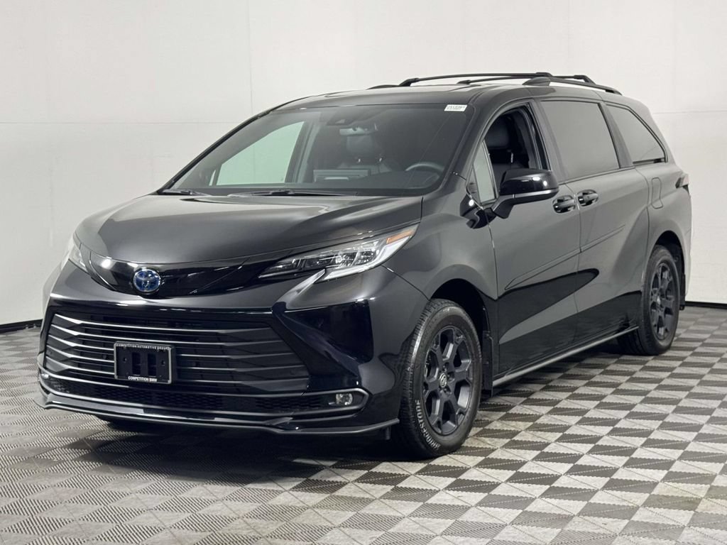 Used 2025 Toyota Sienna XLE Woodland Edition AWD/4WD image 7