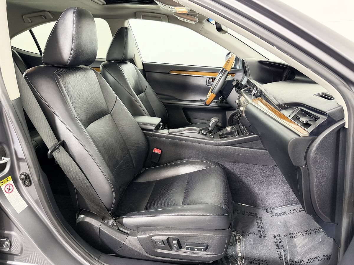 Used 2014 Lexus ES 300h w/ Luxury Package w/Bamboo Trim FWD image 48