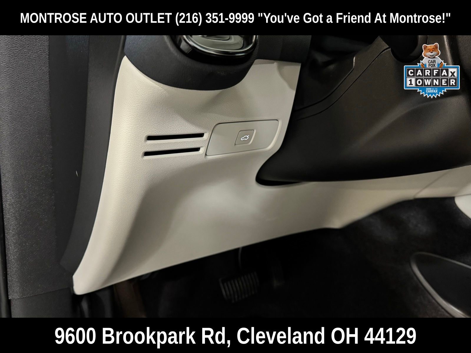 Used 2023 Volvo XC40 B5 Plus w/ Driver Assist Package image 16