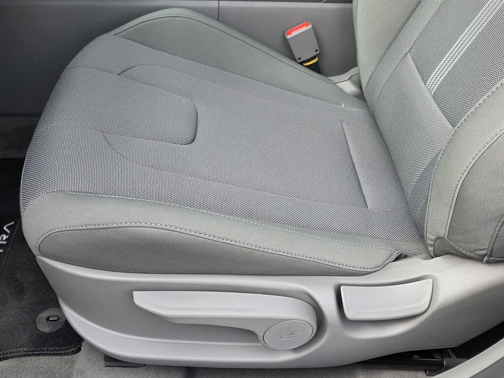 Used 2026 Hyundai Elantra SE FWD image 21