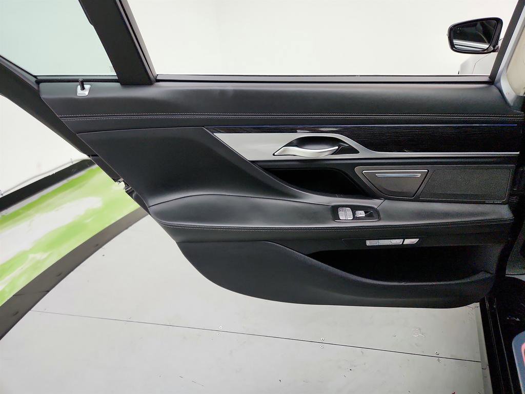 Used 2017 BMW 740i RWD image 26