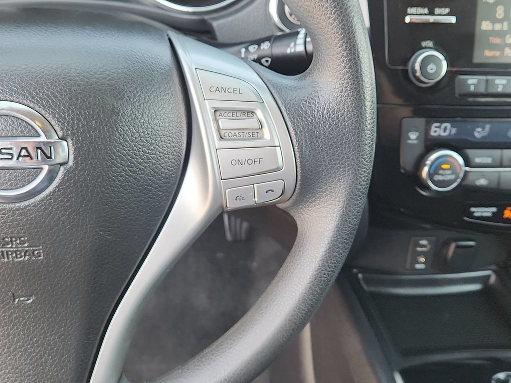 Used 2014 Nissan Rogue SV AWD/4WD image 16