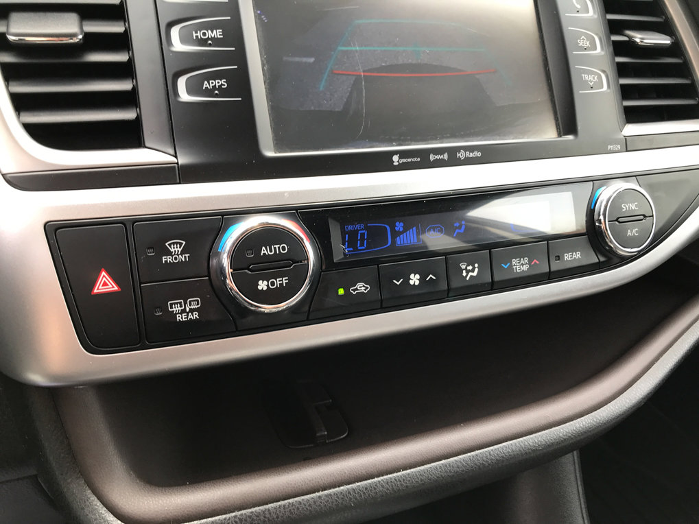 Used 2017 Toyota Highlander Plus w/ Carpet Mat Package AWD/4WD image 21