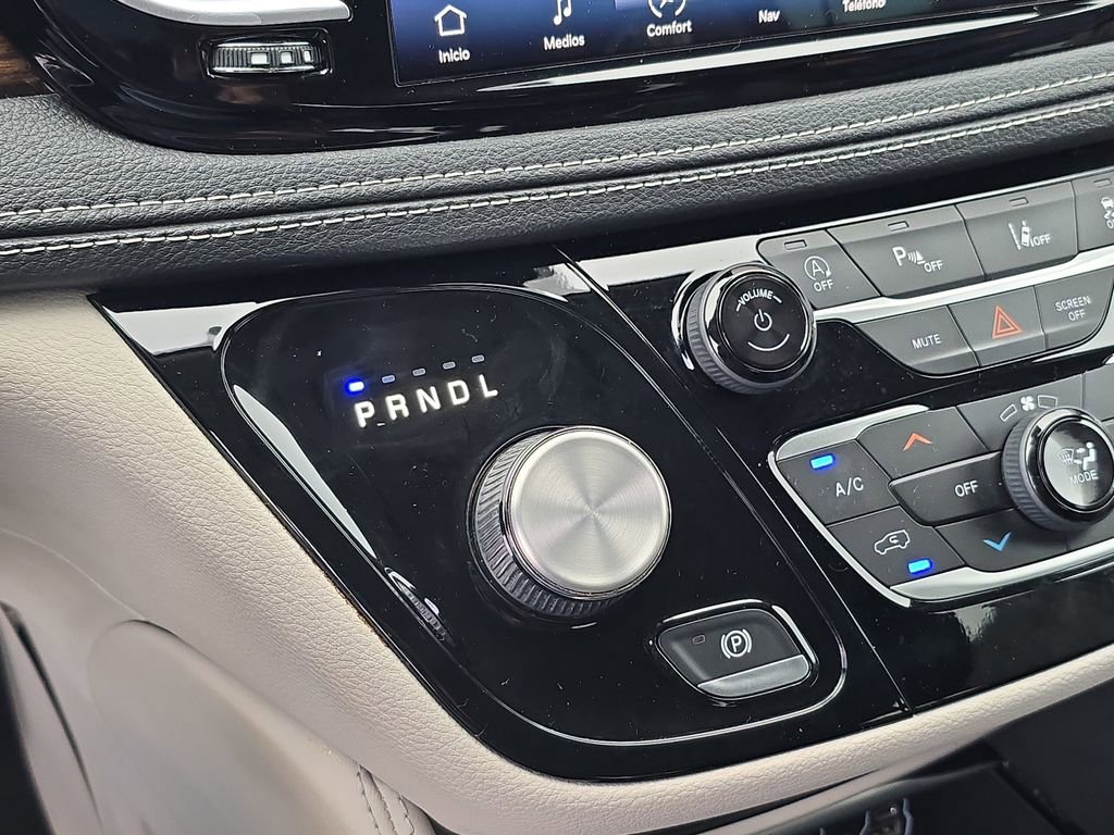 Used 2021 Chrysler Pacifica Limited w/ Uconnect Theater Family Group image 35