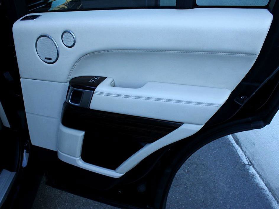 Used 2015 Land Rover Range Rover Supercharged image 16