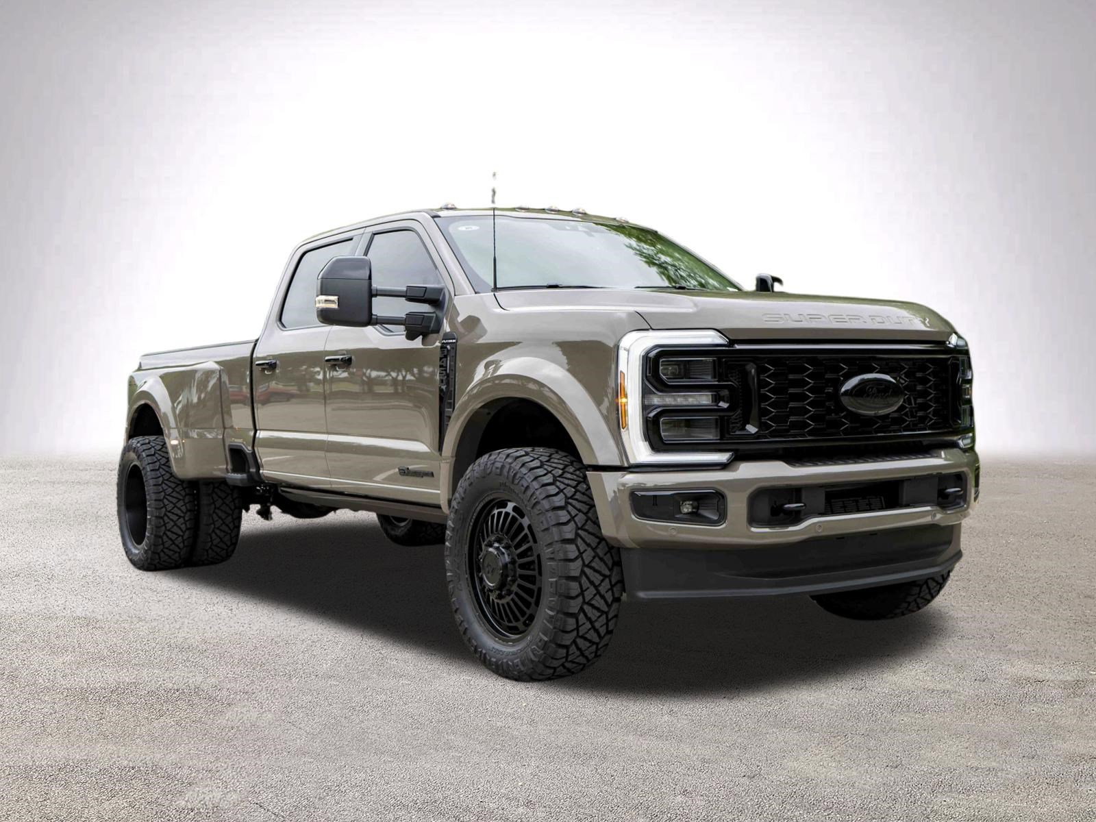 Used 2026 Ford F450 Platinum w/ Platinum Plus Package image 2