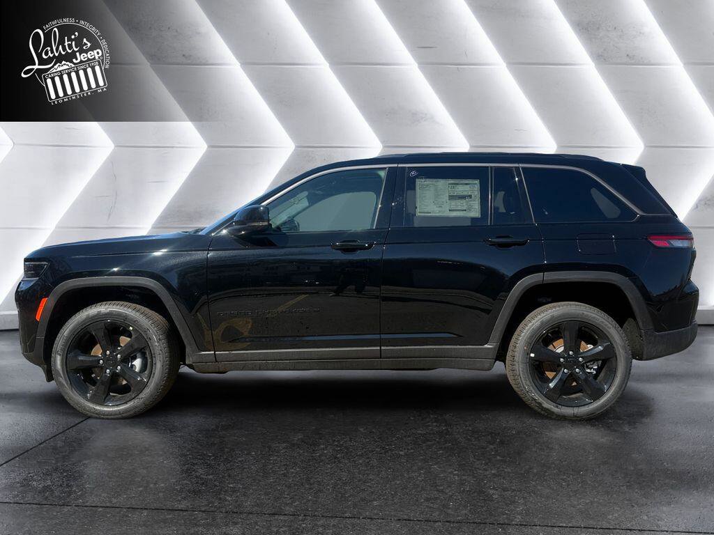 New 2026 Jeep Grand Cherokee Limited w/ Limited Altitude Package AWD/4WD image 3