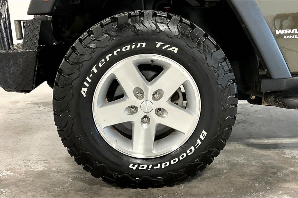 Used 2016 Jeep Wrangler Unlimited Rubicon w/ Connectivity Group image 11